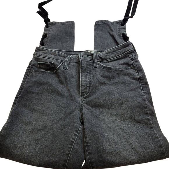 Universal Threads black jeans 6/28R - Picture 2 of 5